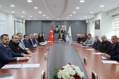 Artvin’de Vali Ergün muhtarların sorunlarını dinledi