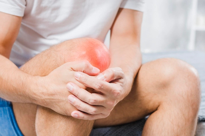 Diz ağrısını hafife almayın! Dizinizdeki 'çıt' sesi masum olmayabilir