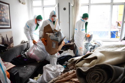 Bursa Osmangazi'den Kayıhan'daki çöp eve müdahale