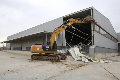 Bursa Nilüfer’de 4 bin metrekarelik kaçak depo yıkıldı